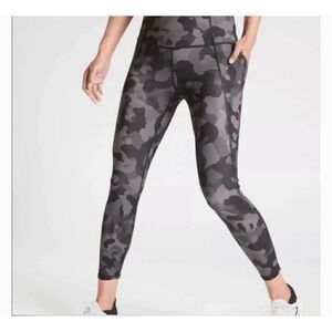 Athleta Lightning Camo 7/8 Tight Legging Size M